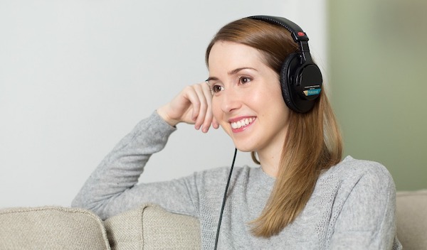 girl listeing on headphones