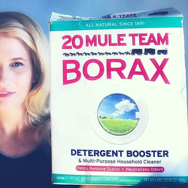 Most people wouldn't associate the two words, borax and arthritis, but they are a dream team! Click here to find out how they work so well together...