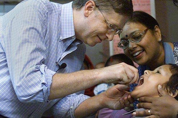Bill Gates giving vaccine